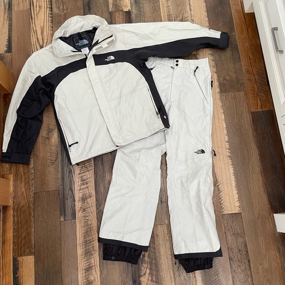The North Face Other - The North Face 2pc Hyvent Snowboard Ski Pants & coat men M